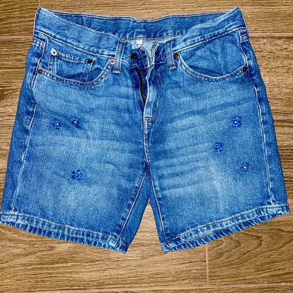 Levi’s Flower Embroidered Denim Shorts Size 27 - Picture 1 of 3